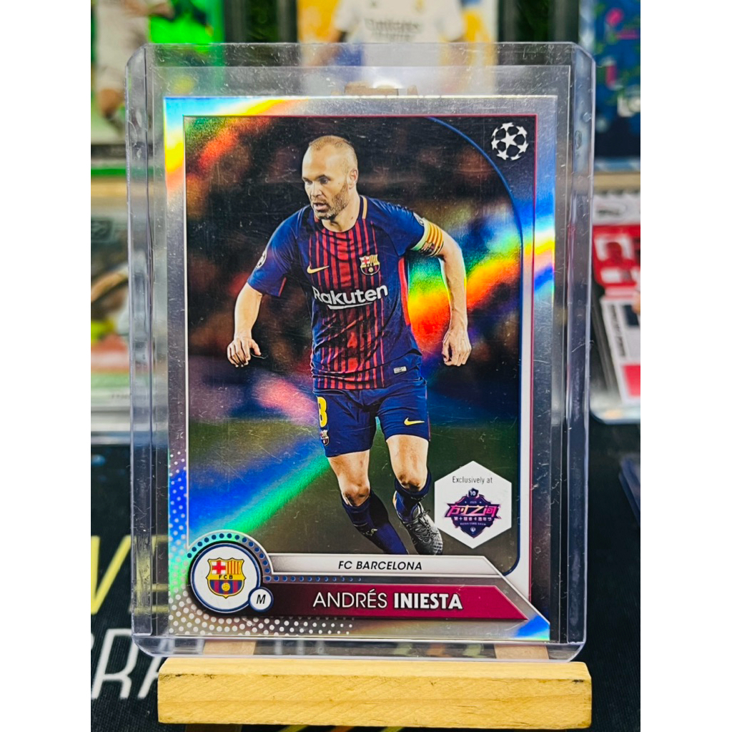 Thẻ bóng đá Iniesta Barcelona Topps Shanghai Ruika Card Show 2025