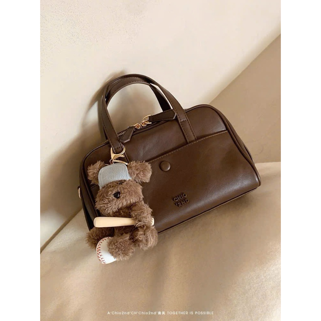 Túi Chio size 23cm Cúc Bấm Tặng kèm Charm Bóng Chày