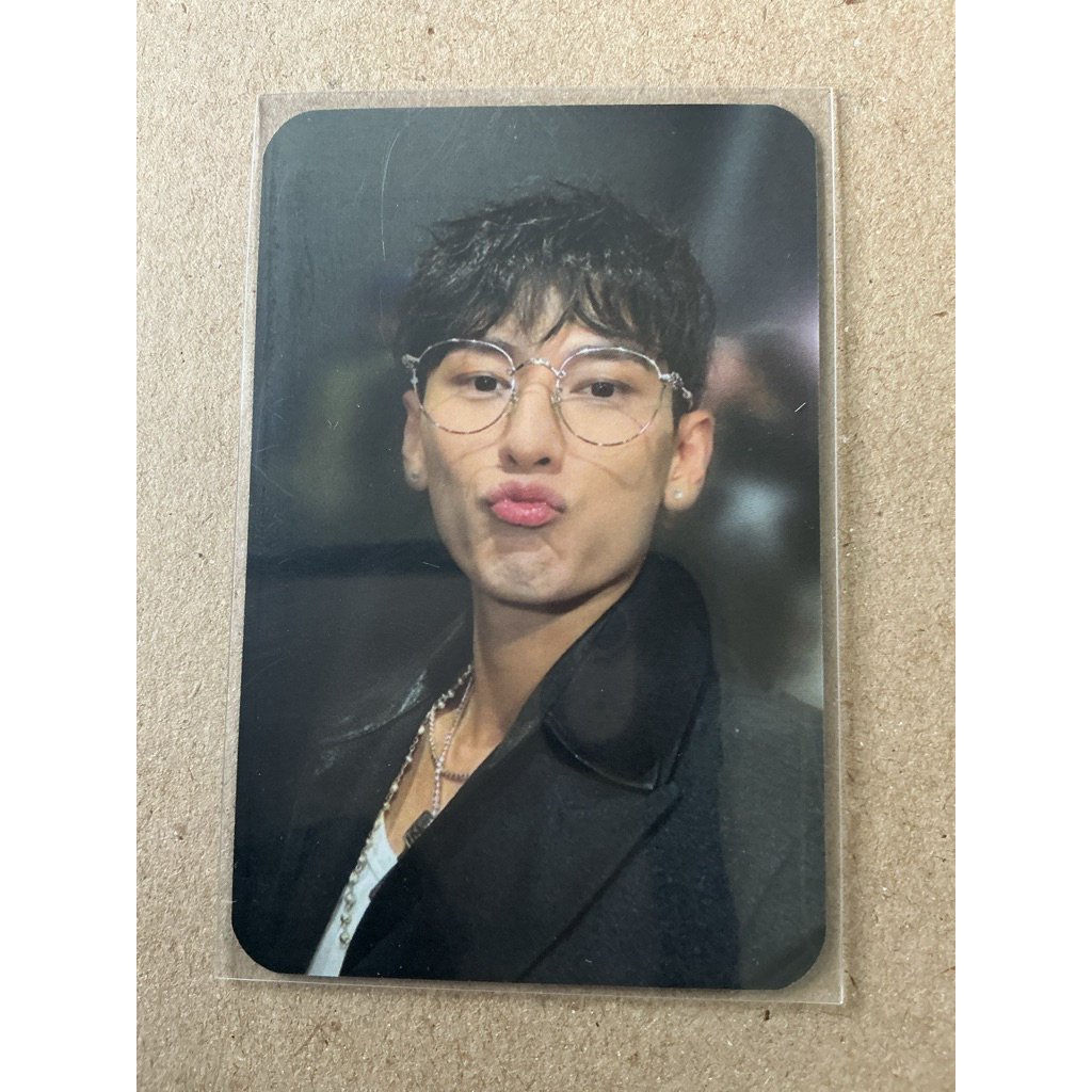 card off Isaac trong album Anh Trai Say Hi ver 1