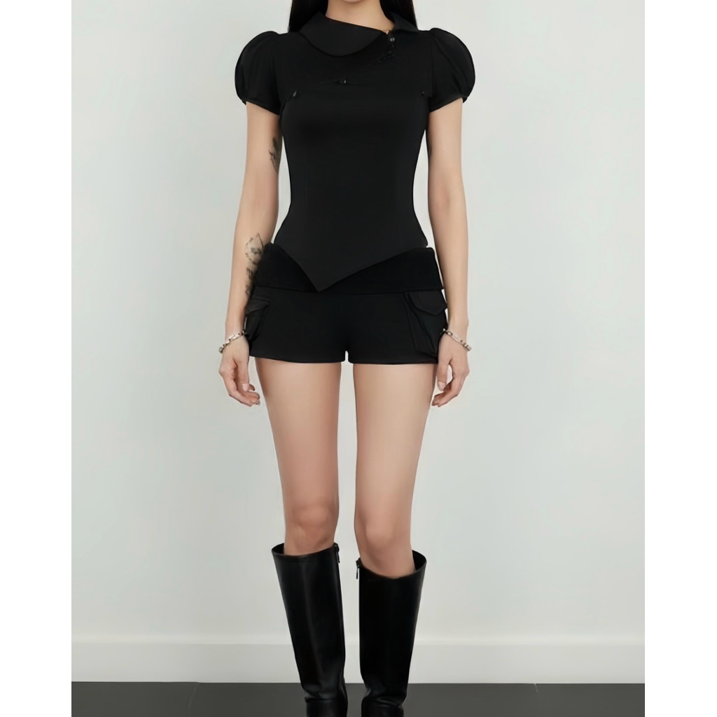IUE STUDIO - Áo polo cổ tàu màu đen mặc được 2 kiểu - XINXIN TOP (in black) | BigBuy360 - bigbuy360.vn