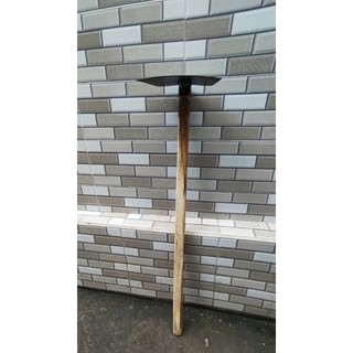 Cuốc làm vườn cán bằng gỗ dài 1 mét