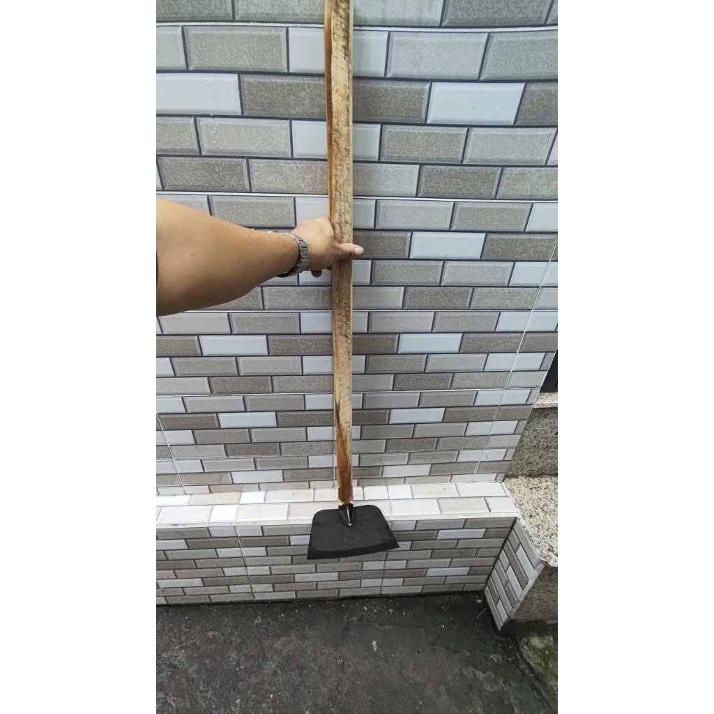 Cuốc làm vườn cán bằng gỗ dài 1 mét