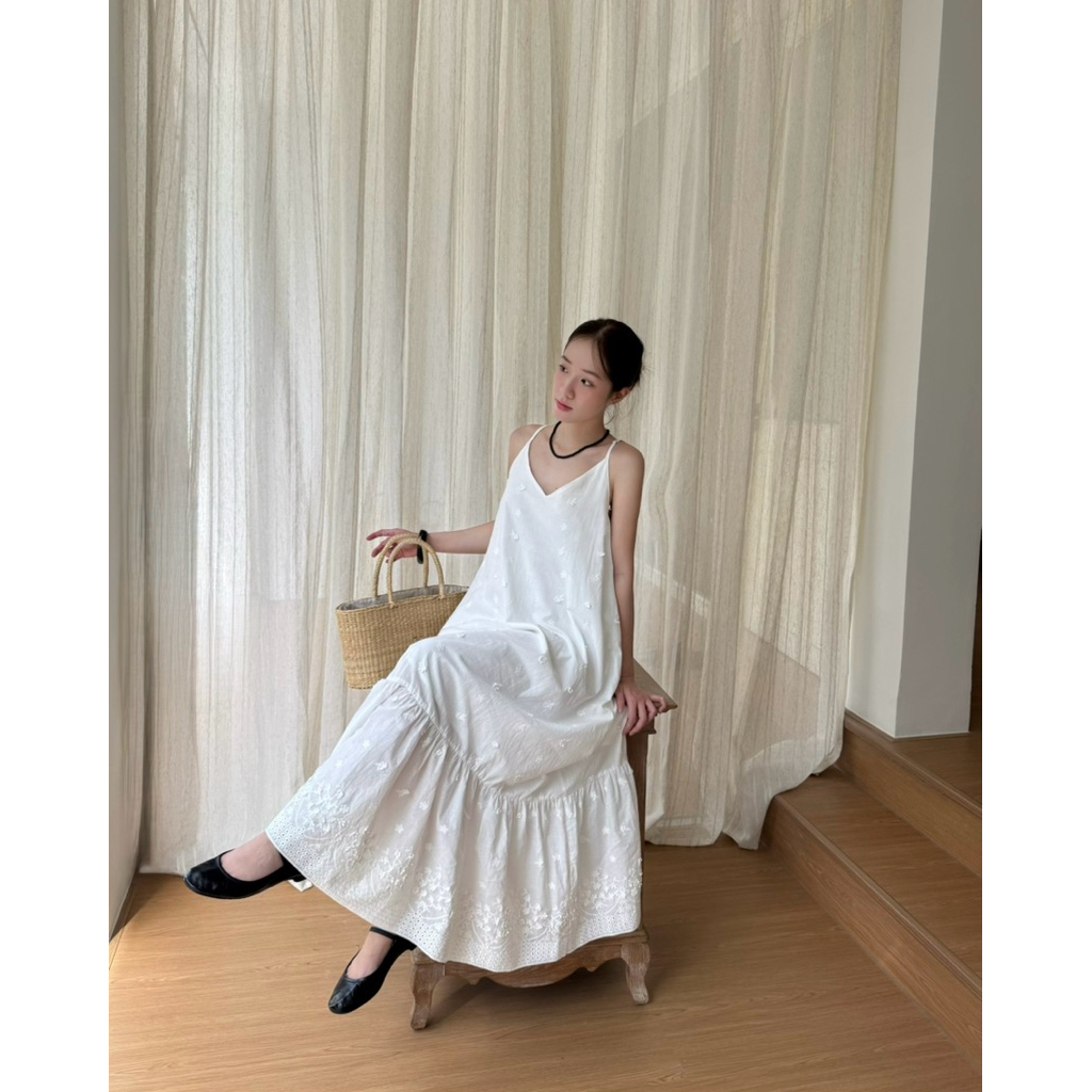 𝐅𝐋𝐄𝐔𝐑 𝐃𝐫𝐞𝐬𝐬 | mir.byhi | Đầm hai dây hoa thêu