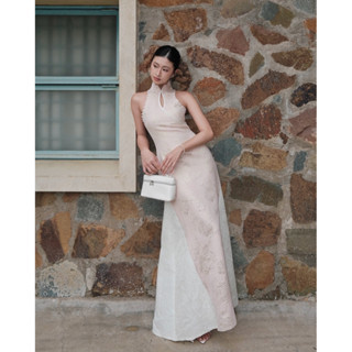  Đầm dài dáng xoè vải gấm đính ngọc trai INTO.EIGHT thiết kế  LOTUS DRESS  