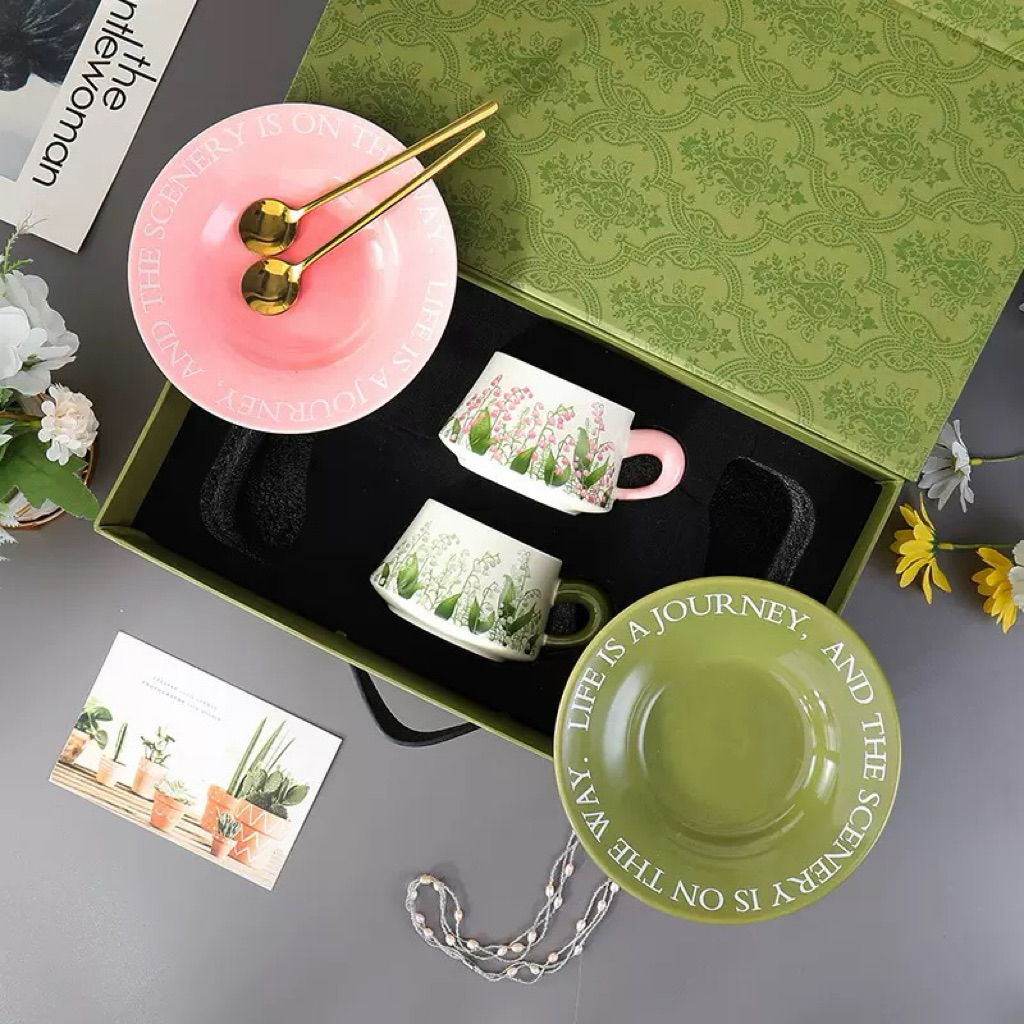 Bộ quà tặng tách cà phê gốm sứ Iris cao cấp, sang trọng và độc đáo.