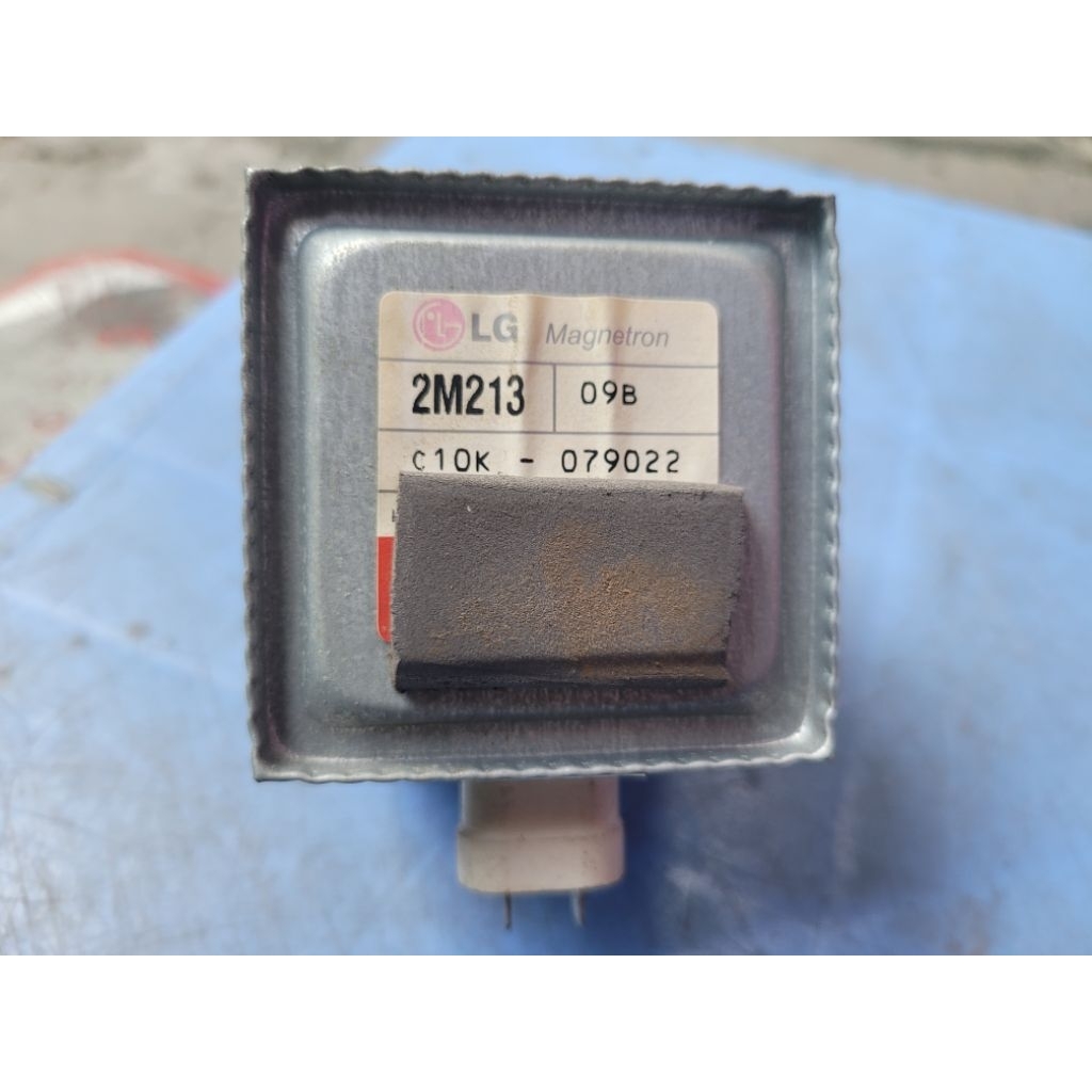 Đèn cao áp lò vi sóng LG 2M213 09B còn đẹp 😍. Hàng đã qua sử dụng, hàng zin theo máy tháo ra.