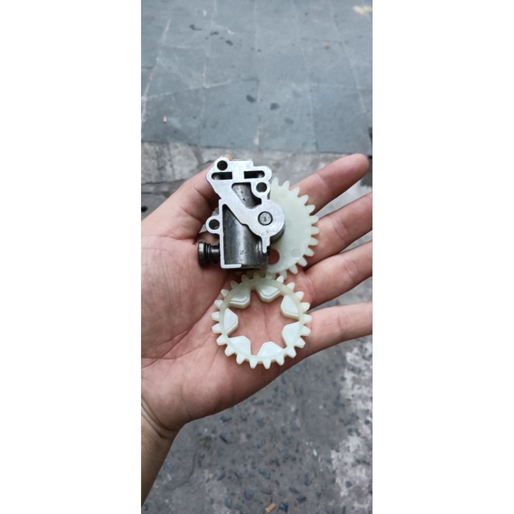 Bộ Heo Bơm Nhớt Máy Cưa Xích Stihl 381