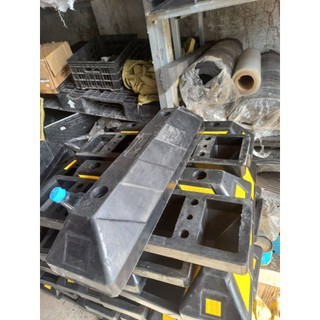 chặn bánh xe ô tô ( tặng kèm phụ kiện miễn ship)