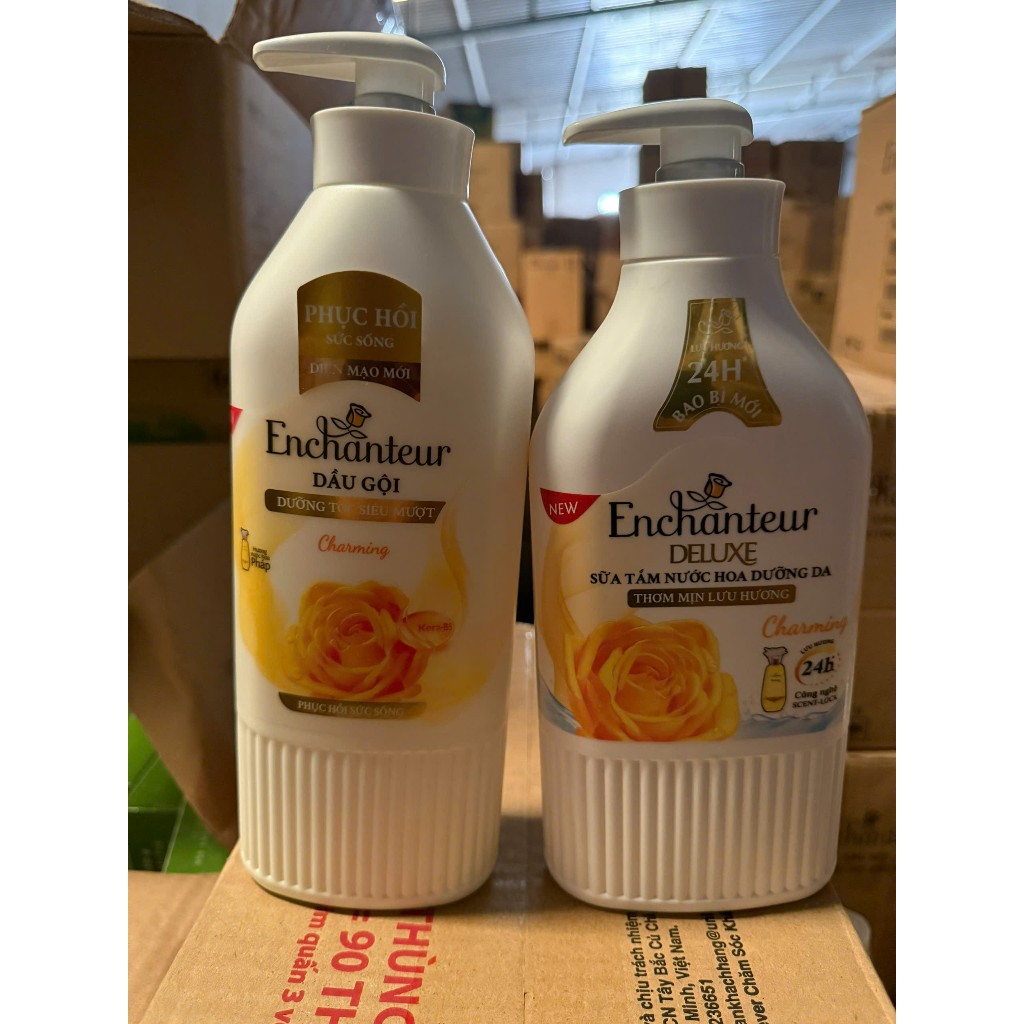 Sữa tắm/ Dầu gội nước hoa Enchanteur Charming 650gr