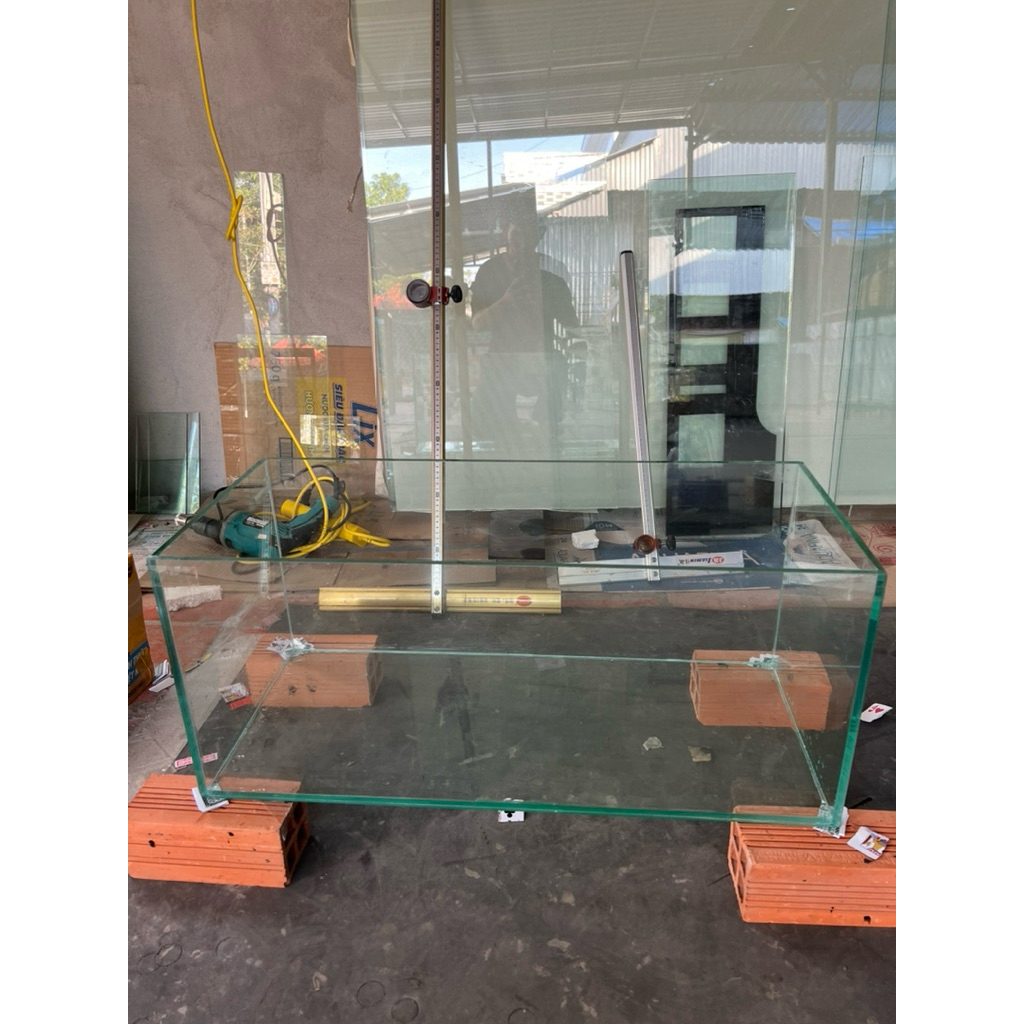 hồ cá dài 70 rộng 30 cao 30 trơn full 8li chỉ ship miền nam và miền trung