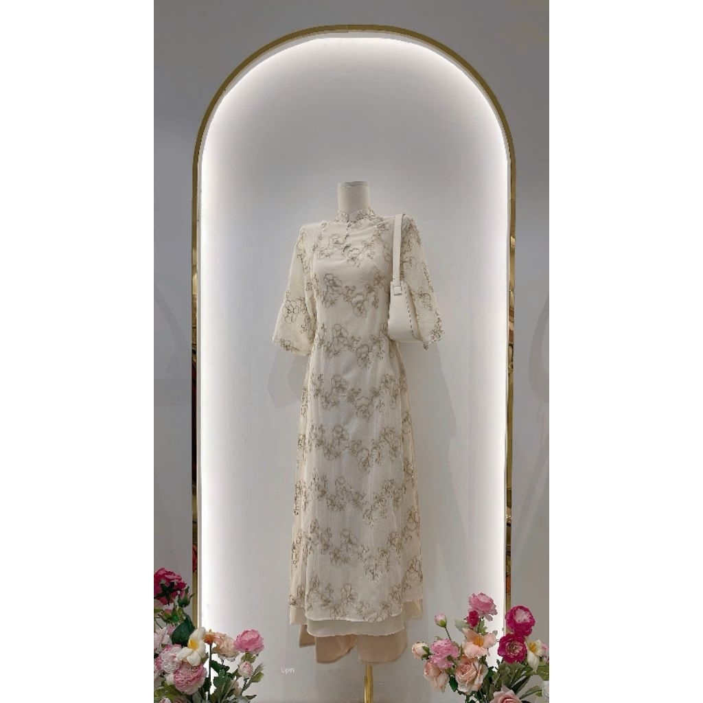 Áo dài đính kim sa She Cini thiết kế phong cách nhẹ nhàng, thanh lịch UPIN