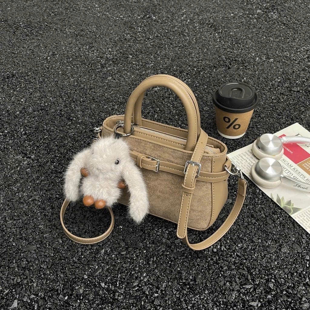 Túi đeo chéo nữ da lộn mềm, túi đeo vai tặng kèm thú bông thỏ siêu dễ thương phong cách Hàn Quốc  DK412 | BigBuy360 - bigbuy360.vn