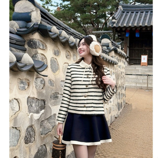  GERME Set đồ nữ Neseta Set Áo khoác nữ vải dạ len phối khuy đồng AVNH112506 Chân váy nữ dáng xòe viền trắng VVNH112503 