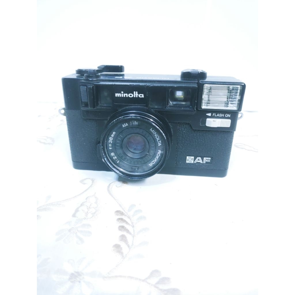 máy ảnh Minolta Hi-Matic AF hàng nhật( bán như ảnh không bao hoạt động)