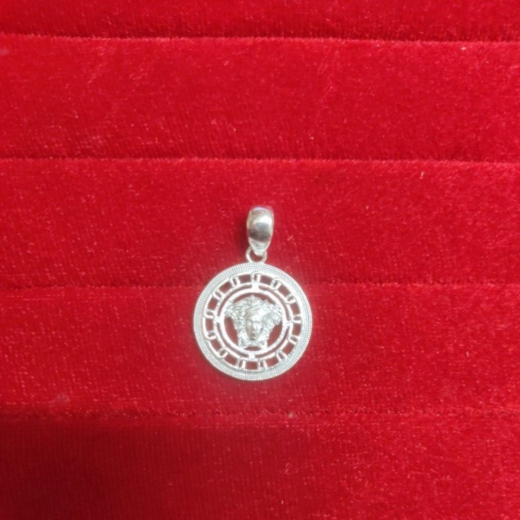 MẶT DÂY CHUYỀN VERSACE BẠC