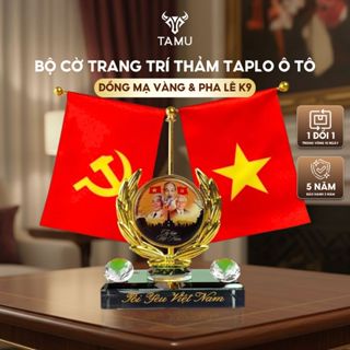  TAMU Bộ Cờ Trang Trí Thảm Taplo Ô Tô Tôi Yêu Việt Nam 3 Vị Lãnh Tụ VIP Chất Liệu Đồng Mạ Vàng & Pha Lê K9 Sang Trọng 