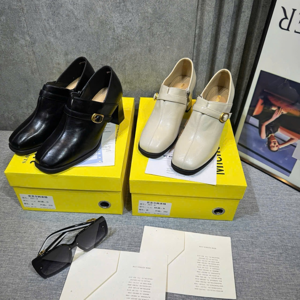 Boot ngắn cổ khuy vàng, gót cao 7cm