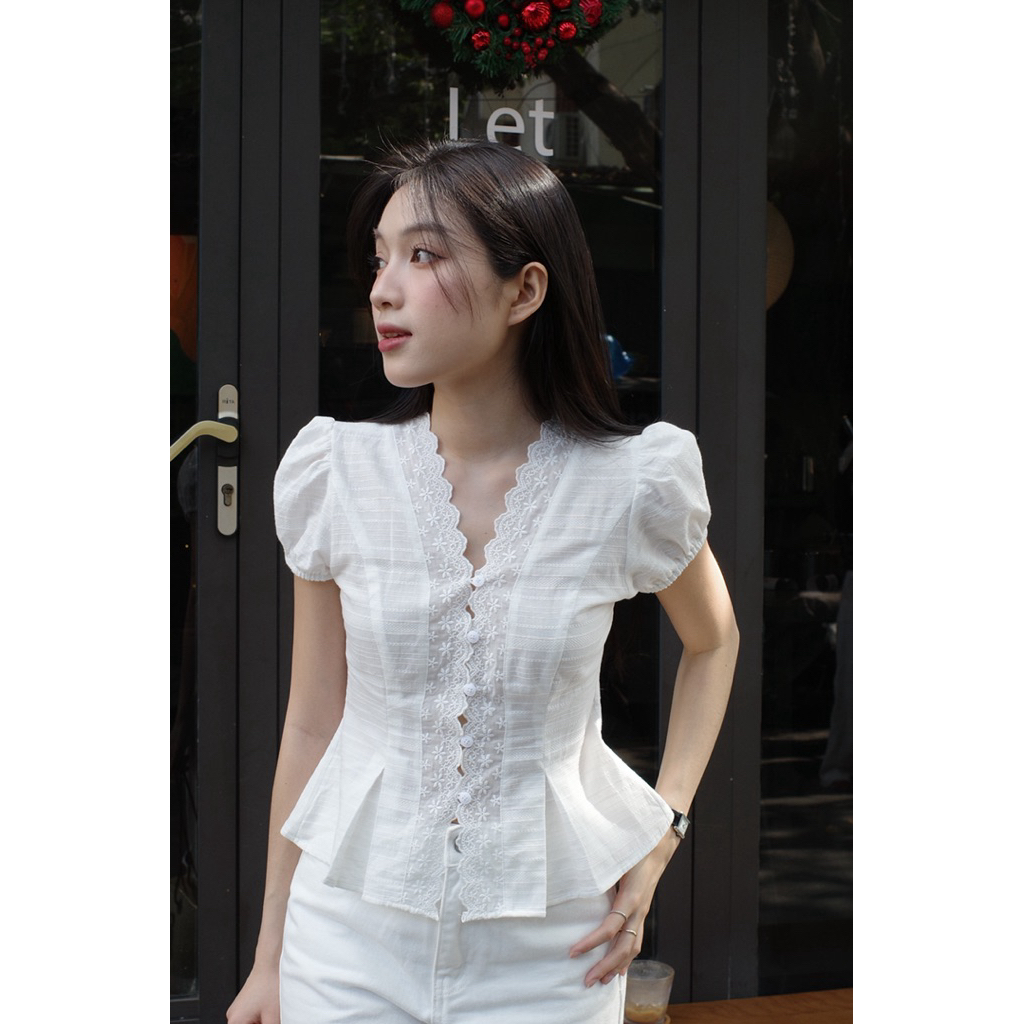 ⭐ Áo Clara Dáng Tiểu Thư Tôn Eo, Ren Viền Lượn Sóng, Nút Trước - Monstier Clara Floral Lace Scallop 