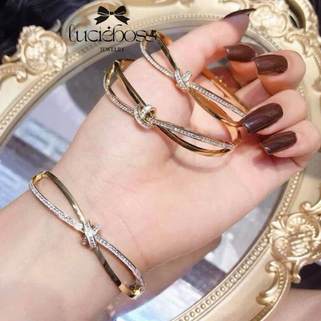 Vòng tay titan ovan ni 48,49,52 vòng nơ đá Lucie boss