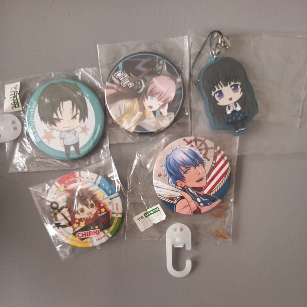 móc khoá huy hiệu Ban G và B project chính hãng