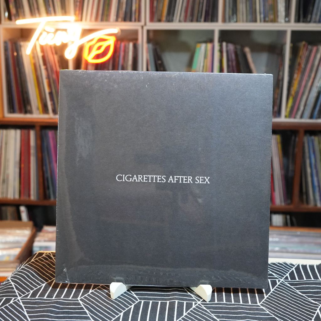 C.A.S. - Cigarettes After Sex  debut đĩa than  vinyl