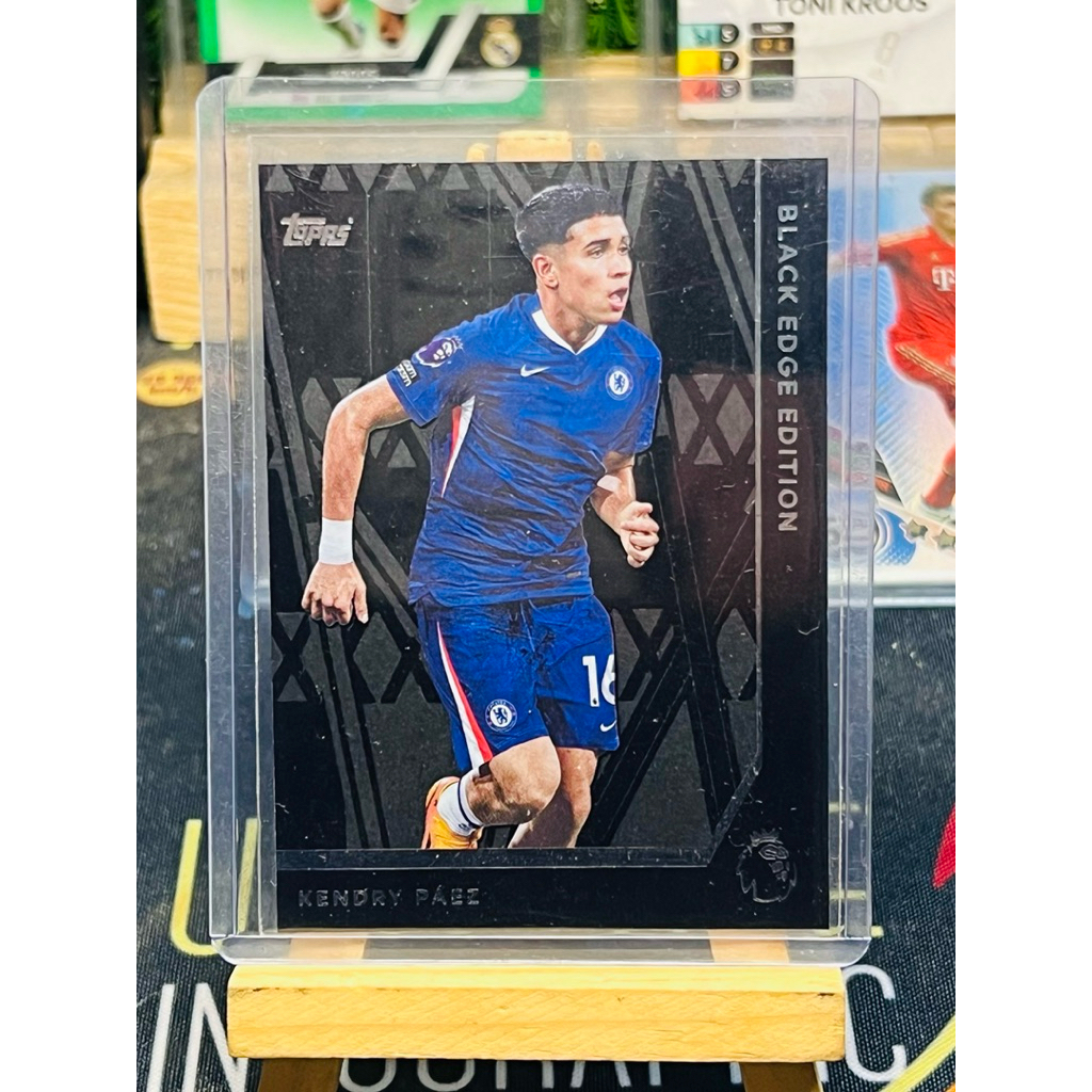 Thẻ bóng đá Kendry Paez Chelsea Black Edge Edition Topps EPL 2025/26