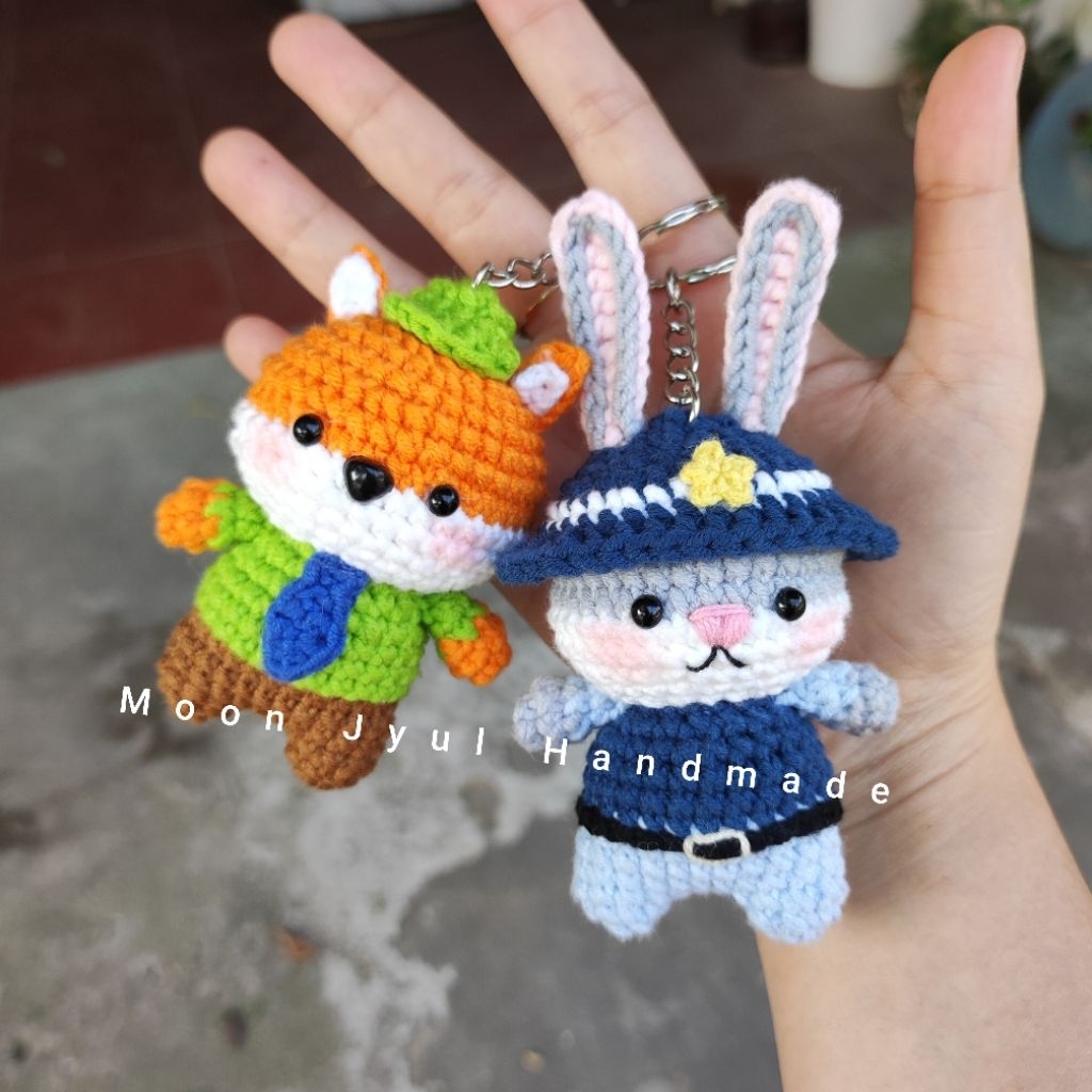Handmade crochet Zootopia couple keychain, Nick & Judy keychain, Móc khóa cặp đôi Zootopia bằng len,