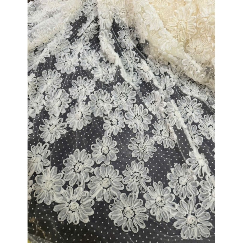 Vải ren hoa 3D nổi mới