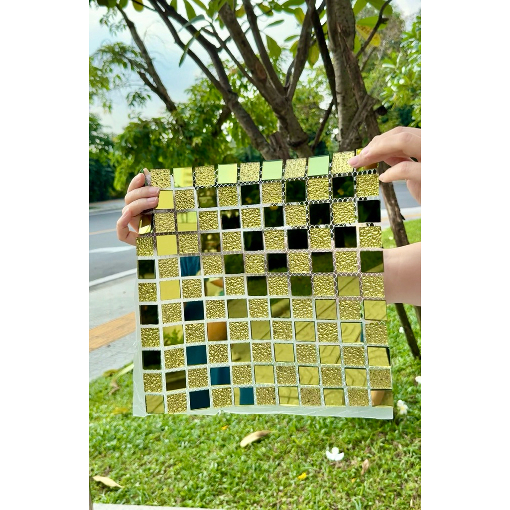 Miếng dán trang trí nhà, gạch mosaic gương màu vàng. Mosaic kiếng vàng 30cm