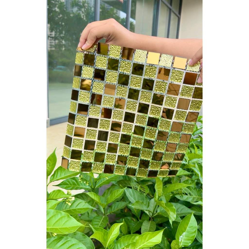 Gạch /Decal dán tường trang trí Mosaic vàng đồng