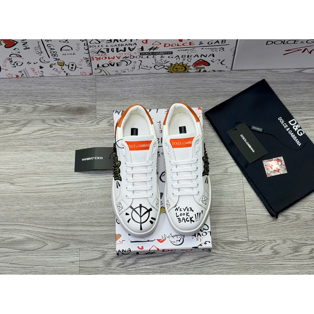 Giày dây Snk Dsquared2 màu đen dệt vân chữ màu trắng vàng monogram thêu vạch sọc ngang quai đế cói p