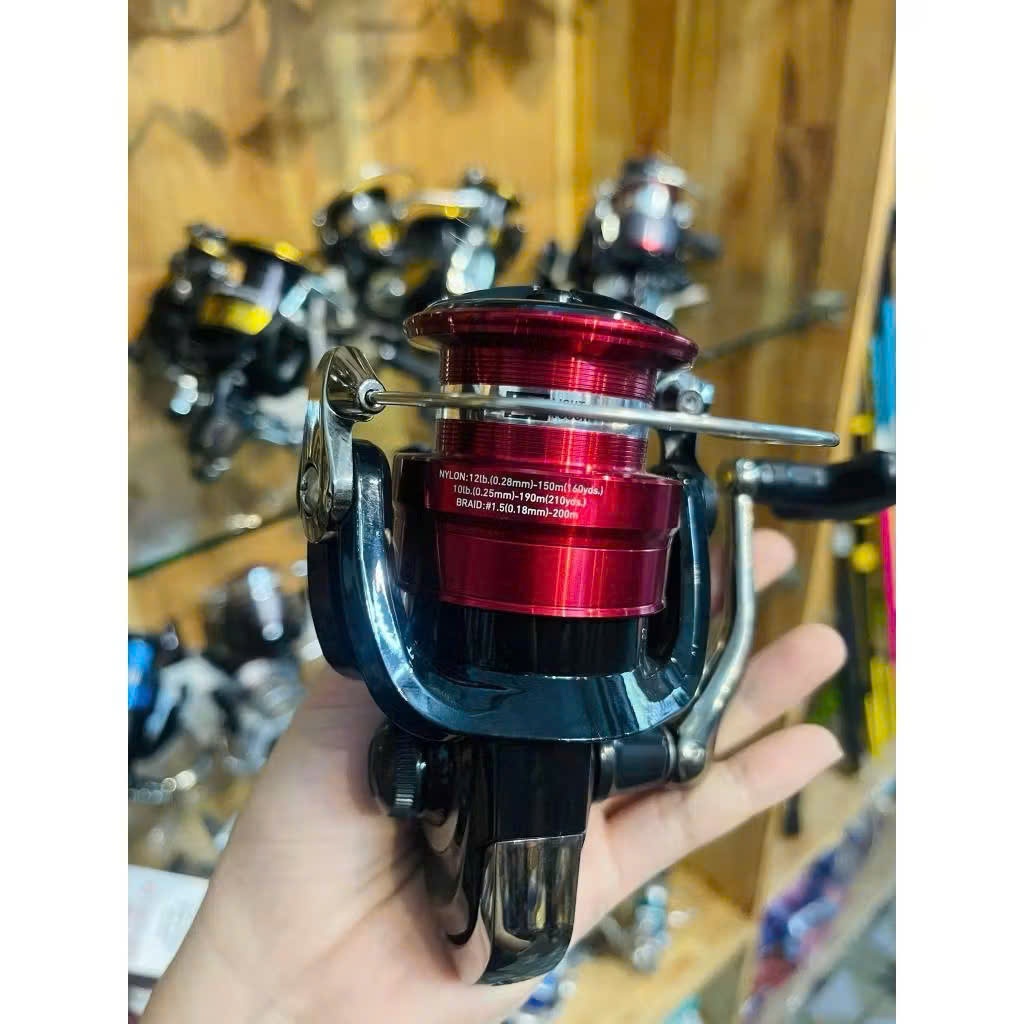 Máy Câu Lure Daiwa MG S LT 3000 CXH phiên bản 2023 cao cấp chính hãng - Máy câu Daiwa Đứng LT 3000