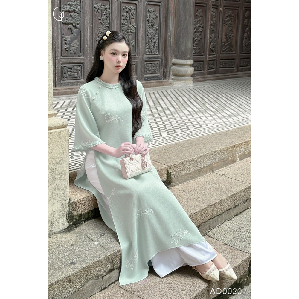Áo dài cách tân tết nữ Giian dáng suông 4 tà, hoa nhí thêu thủ công cao cấp, thiết kế cổ tròn phối ngọc cách điệu AD0020 | BigBuy360 - bigbuy360.vn