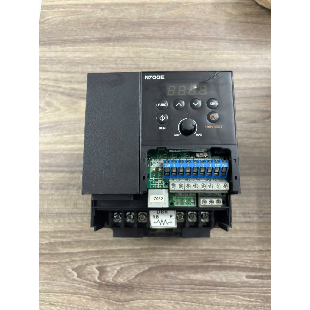 Biến tần HUYNDAI  N700E-015HF  nguồn 380VAC công suất 1.5kW tháo máy