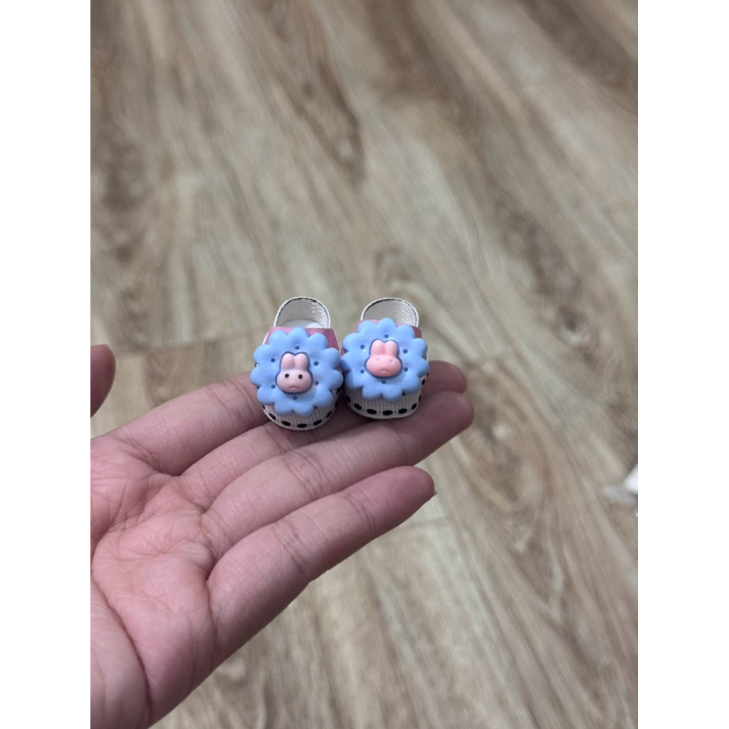 [PHỤ KIỆN QUẦN ÁO BÚP BÊ]GIÀY TRAI GÁI SIZE 5IN CÓ GẮN CHARM