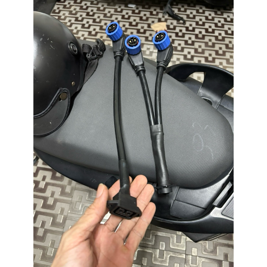 Cáp chuyển Dây chuyển sạc pin phụ , dây sạc xả // . vinfast feliz 2025 ,evo grand , veroX