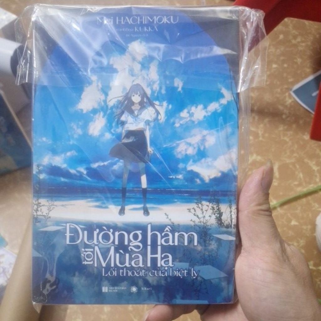 Sách - Đường hầm tới mùa hạ - Lối thoát của biệt ly bản thường unseal có poster