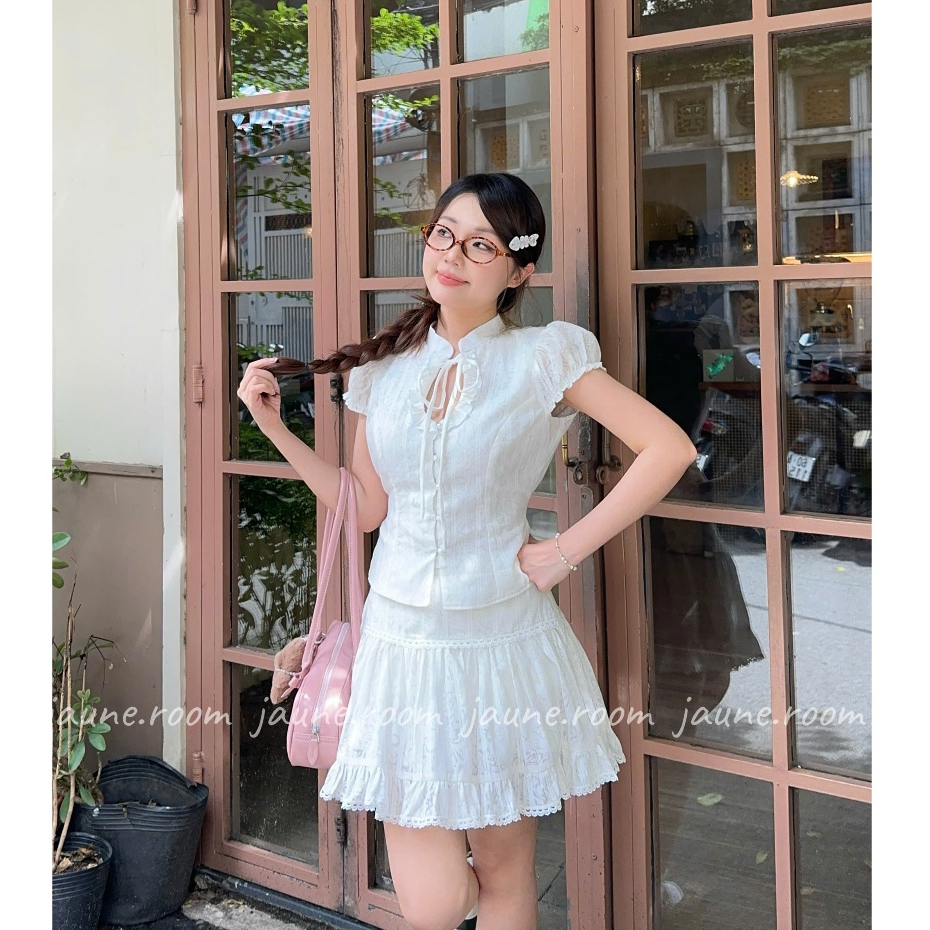 Set tiểu thư áo cổ tàu khoét ngực, váy dáng xòe phối ren JAUNE- ZURI SET