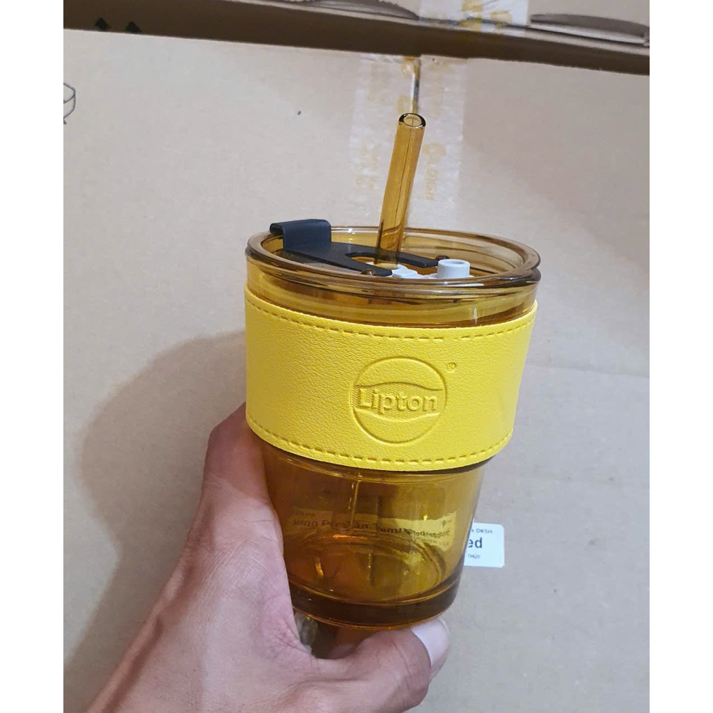 Ly Thủy Tinh Bọc Da Có Nắp 400ml Tặng Kèm Ống Hút - Hàng Khuyến Mãi Lipton