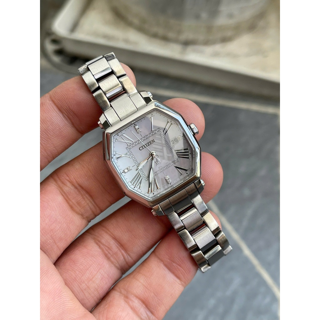 Đồng hồ nữ Citizen XC cao cấp kính sapphire mặt hồng xà cừ hàng si Nhật pin năng lượng