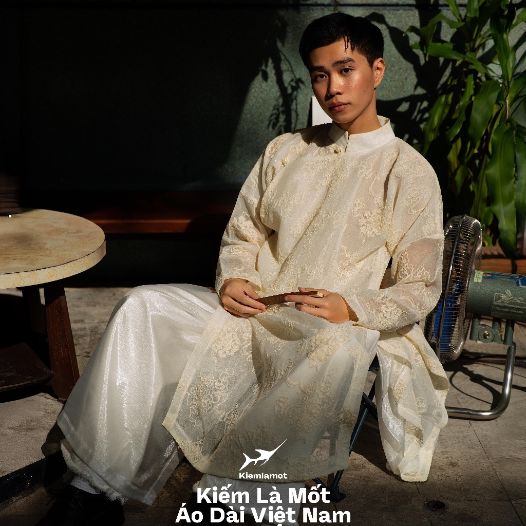 Áo Dài Nam Vải Tơ Thêu Cao Cấp Kiếm Là Mốt Không Bao Gồm Quần Và Phụ Kiện