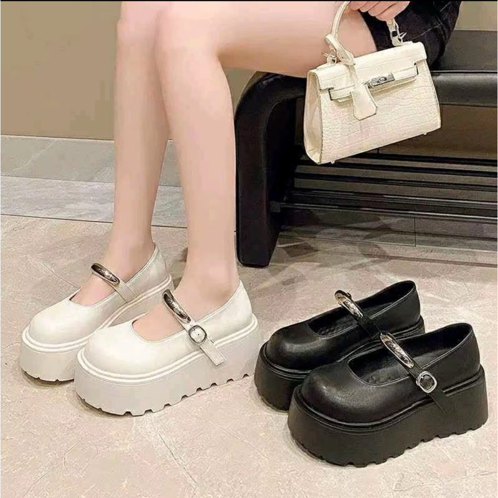 Giày Marry Jane Khuy Cong Kim Loại Da Lì Đế 7Cm