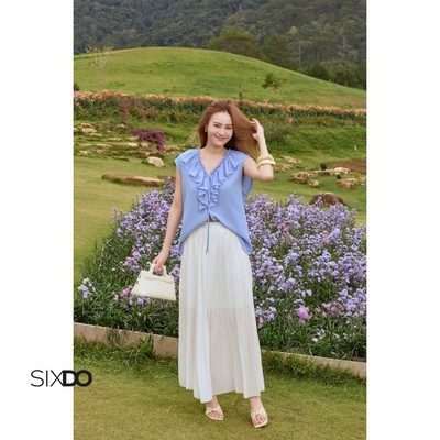 Áo nữ xanh chiffon sát nách phối bèo cổ V SIXDO (Light Blue Chiffon Blouse)