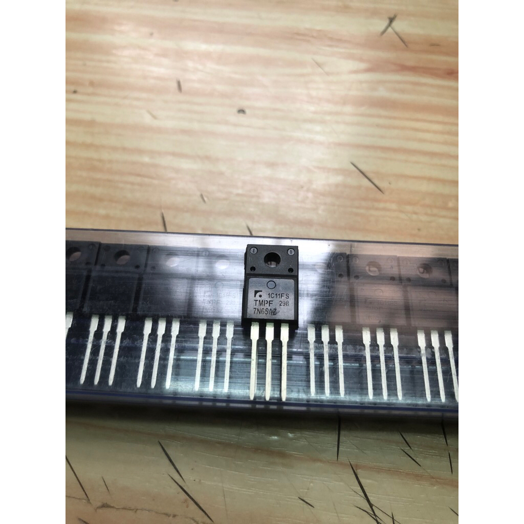 2 con Mosfet 7n65az 7n65 7A 650V to-220 to220