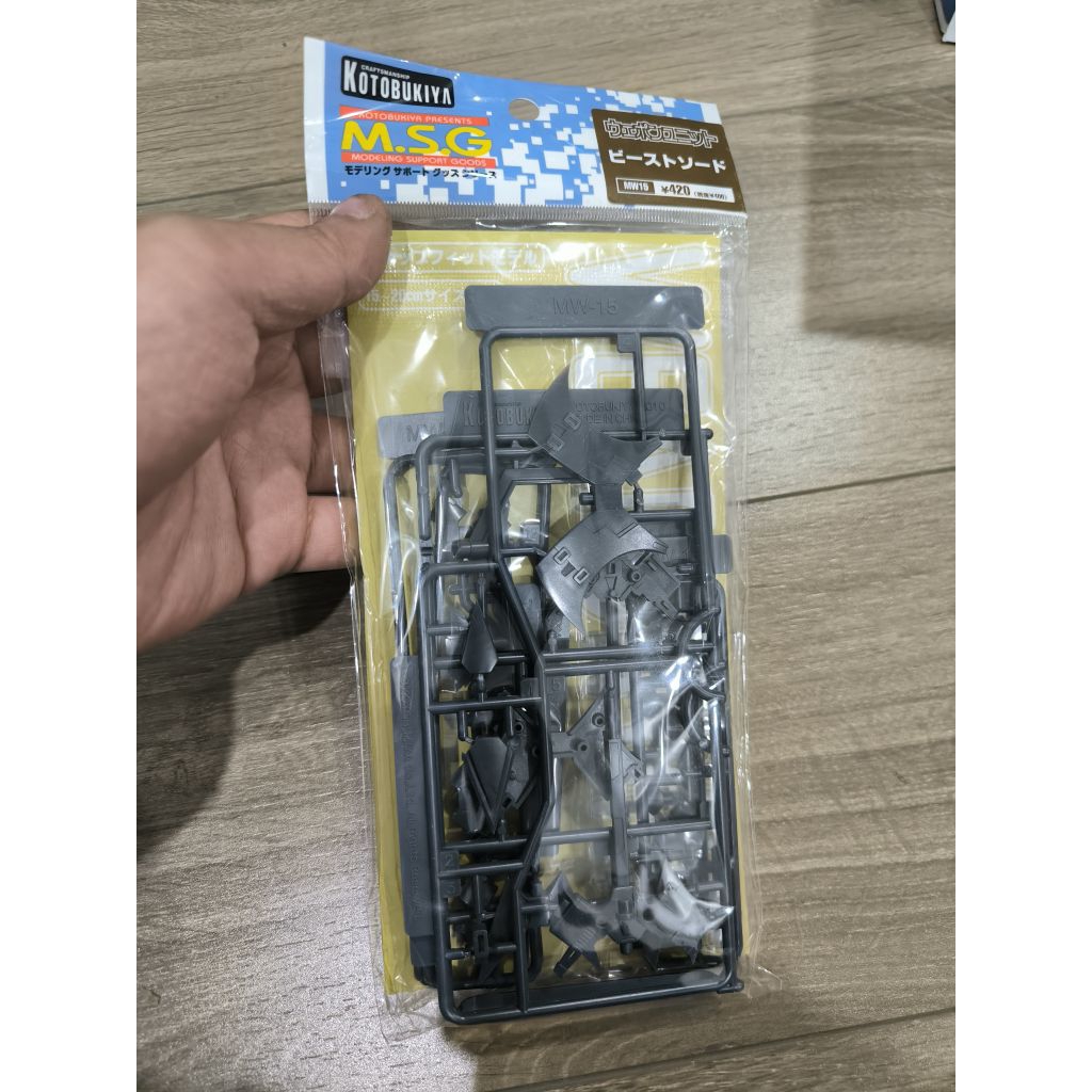 Kotobukiya M.S.G Weapon Unit 15 Beast Sword model kit.