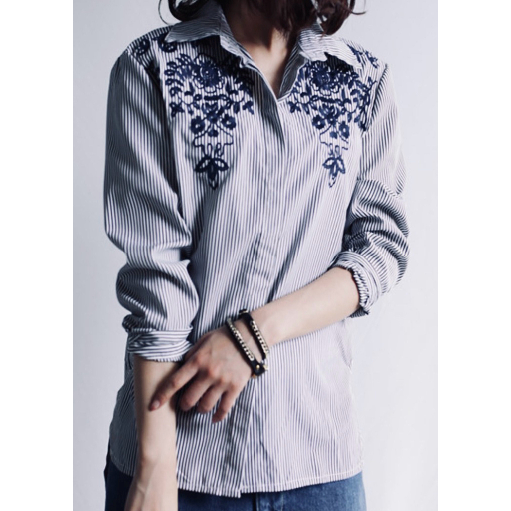 Áo sơ mi kẻ sọc dài tay nữ của Hàn Quốc - 2 Hand (Size L-XL) Korean Women's Long Sleeve Striped Shir