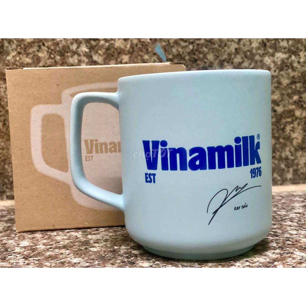Ly Sứ Vinamilk Có Chữ Kí Key Trần/ Bùi Công Nam