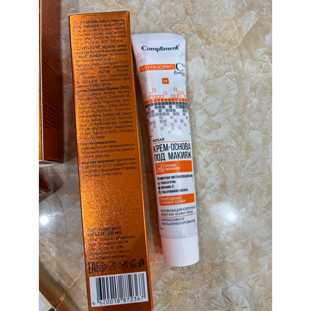 kem nền trang điểm Compliment Vitanorm C+ Energy Light