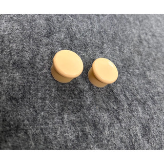 Nút chụp gắp 67 màu cam sữa (1 cặp)