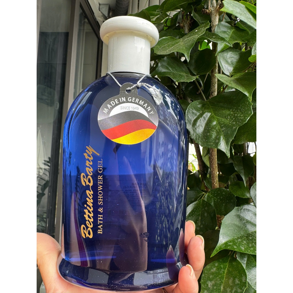 Sữa tắm Bettina Barty Blue Line: mang mùi nước hoa CK cổ điển đem lại cảm giác phong trần như đang ở